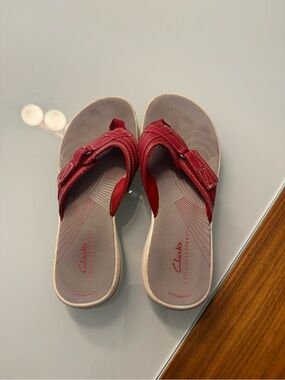 Clarks Women's Red Cloudsteppers Thong Sandals
